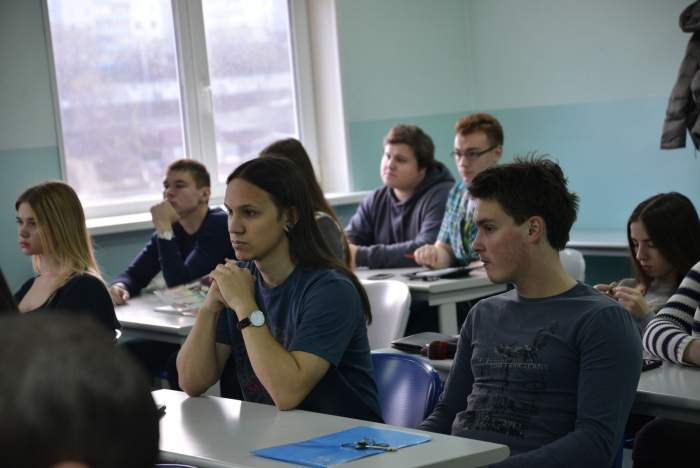 Вуз приморье. Студенты владивостока. Студенты владивостока. Студенты владивостока фото. Студенческая аудитория пустая.